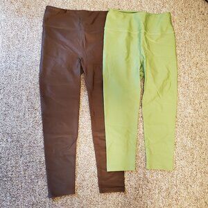 Pair of Noli solid color leggings